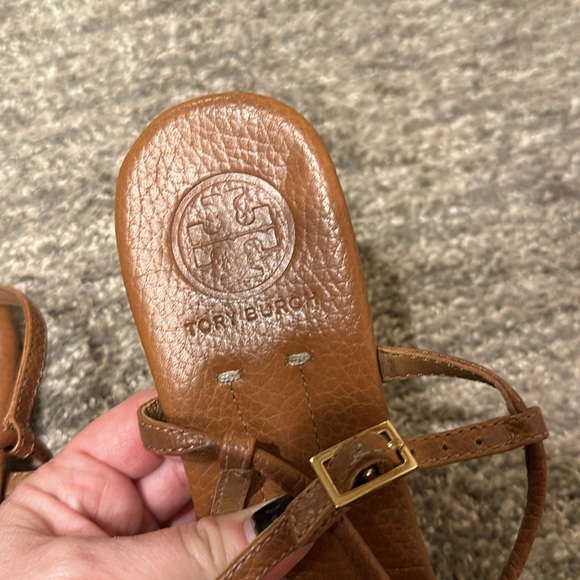 Tory Burch T Strap Sandal 5.5 - Picture 4 of 6